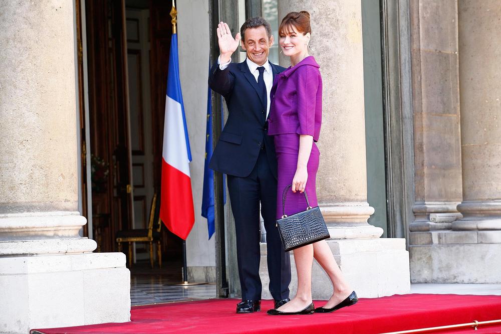 Pour Carla Bruni Sarkozy Sa Photo Nue N Est Pas Comparable Celle De