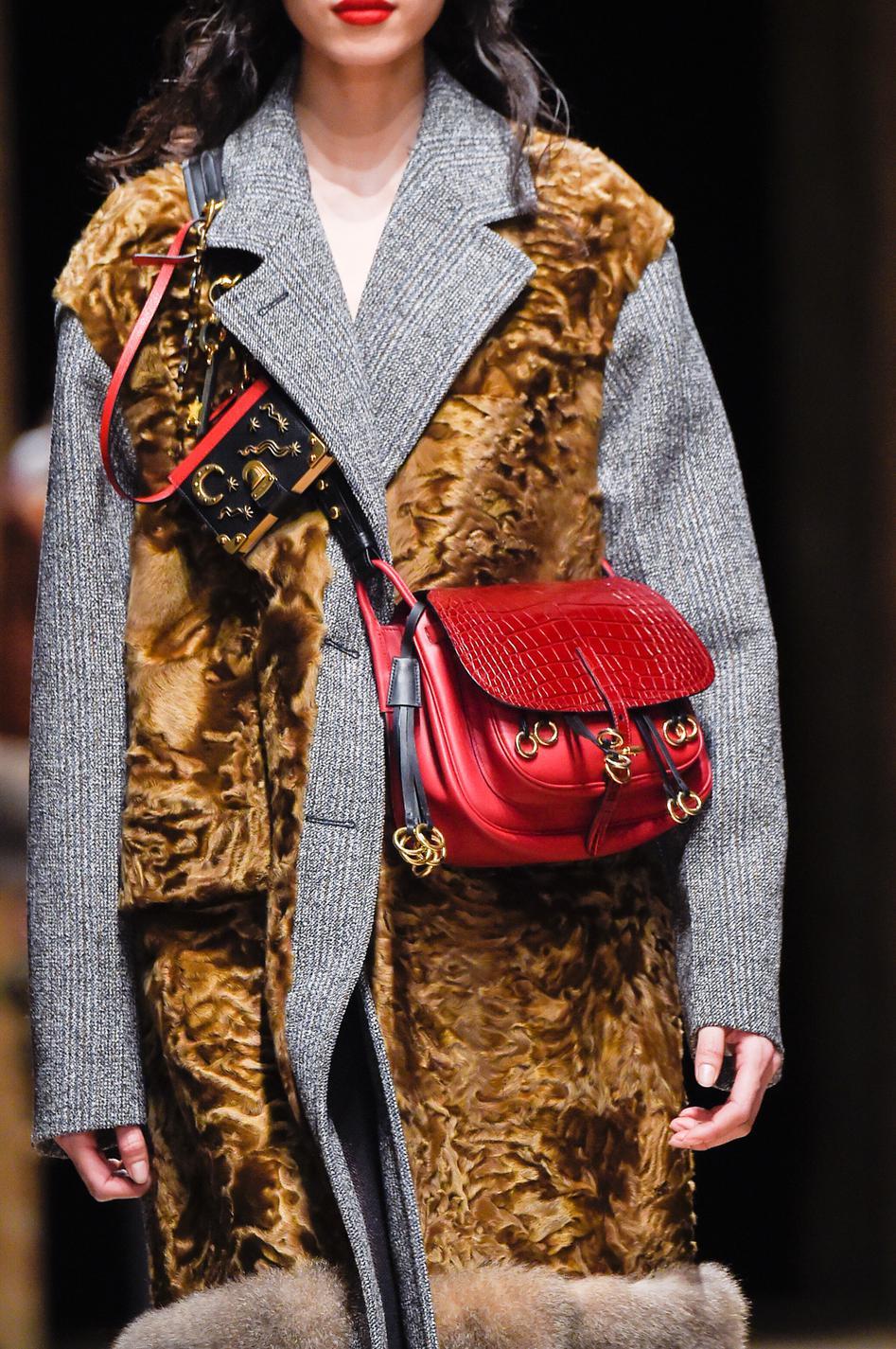 Fashion Week Trois Fa Ons De Porter Son Sac L Hiver Prochain