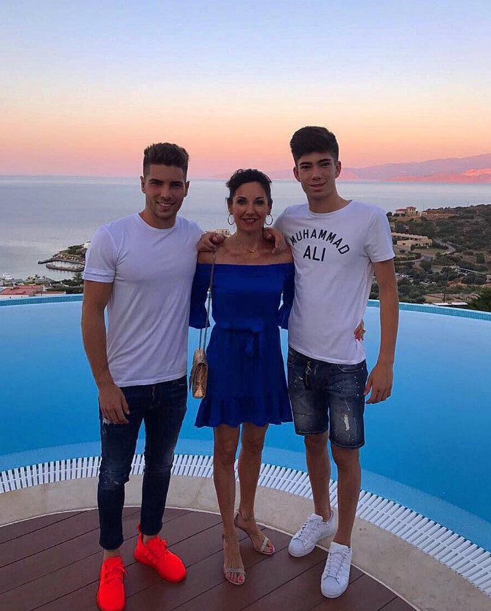 La Photo Des Zidane Leurs Trois Enfants Et Leurs Abdos Ibiza