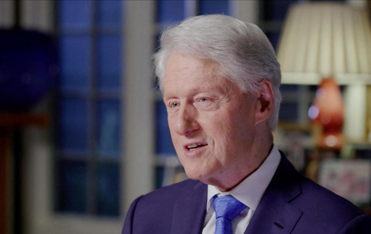 Des clichés de Bill Clinton massé par une victime présumée de Jeffrey