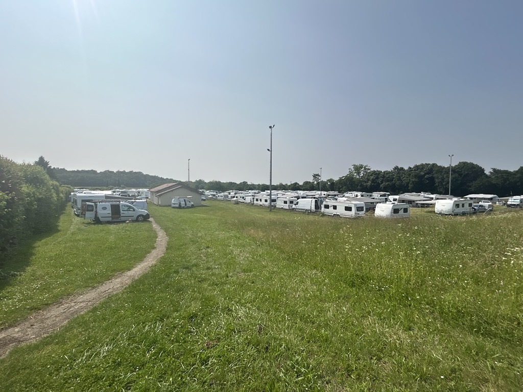 J'ai peut-être échappé au pire : un maire agressé après avoir tenté d'empêcher une installation de gens du voyage