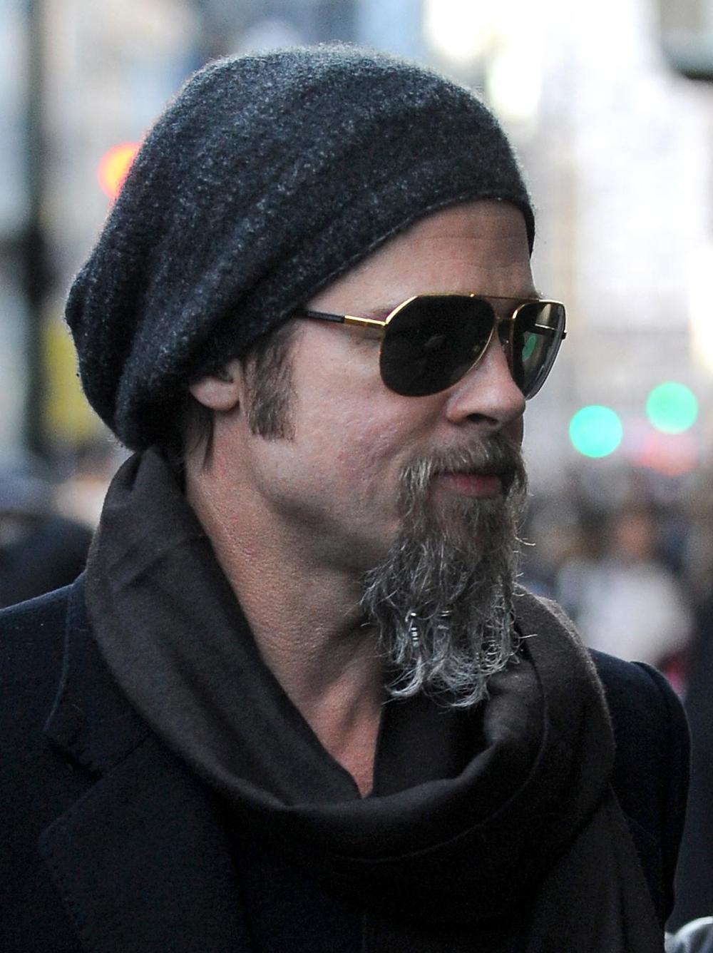 Torse nu, Brad Pitt dévoile ses nombreux tatouages dans une nouvelle bandeannonce du film F1