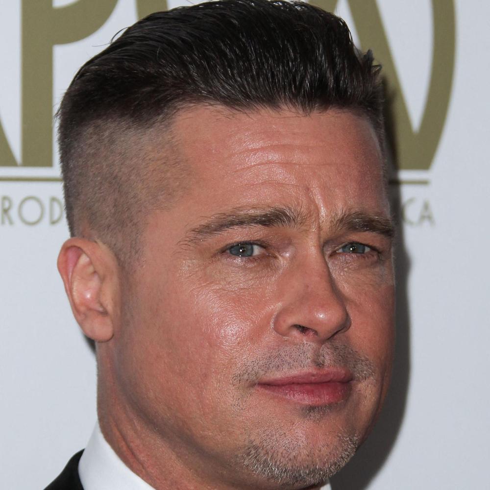 Torse nu, Brad Pitt dévoile ses nombreux tatouages dans une nouvelle bandeannonce du film F1