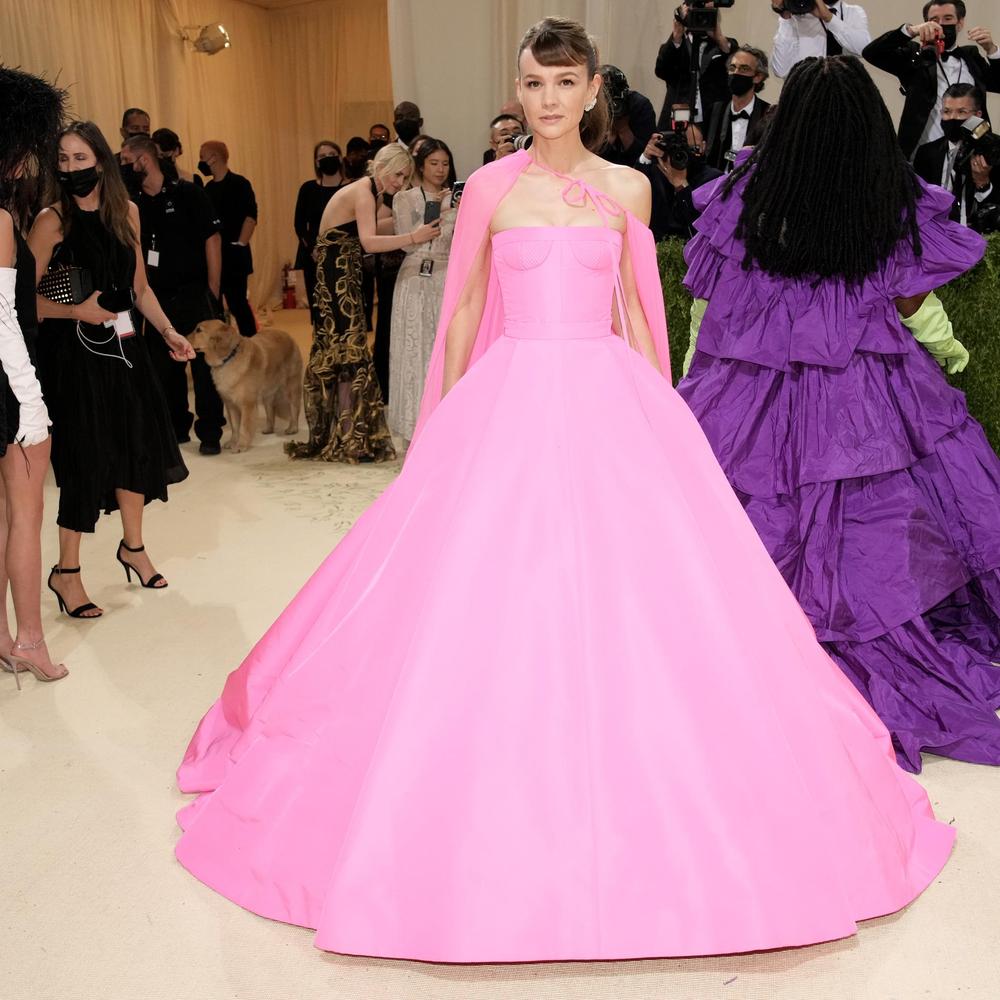 Robe cheval, masque intégral, "Tax the rich"... les tenues délirantes