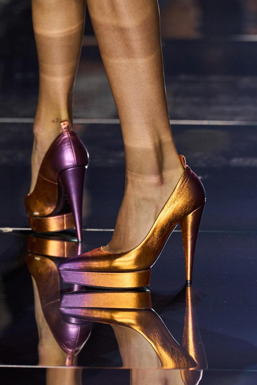 NUWIND Evil 8 Vampire Madam Lady Dimitrescu Filles Bela Dimitrescu Robe De Sorcière à Capuche Femme Gothique Cosplay Costume Accessoires Halloween Carnaval Déguisements Fête, Noir, S