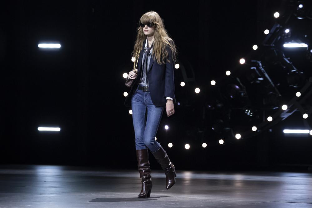 Avec Son Défilé Celine Automne Hiver 2023 Hedi Slimane Fait Grimper La Température à Los Angeles