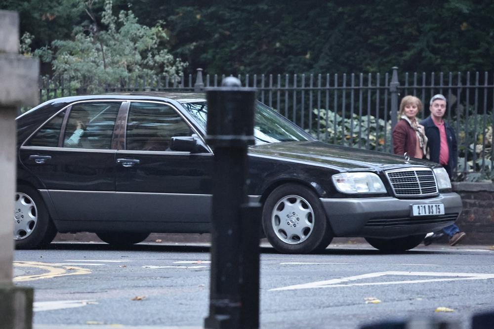 The Crown Les Photos Du Tournage De Laccident Mortel De Lady Diana à