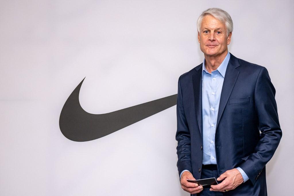 En perte de vitesse, Nike change de patron