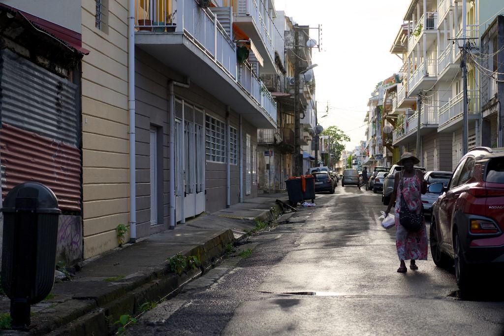 Guadeloupe: couvre-feu pour les mineurs dans sept quartiers en réponse à des violences urbaines