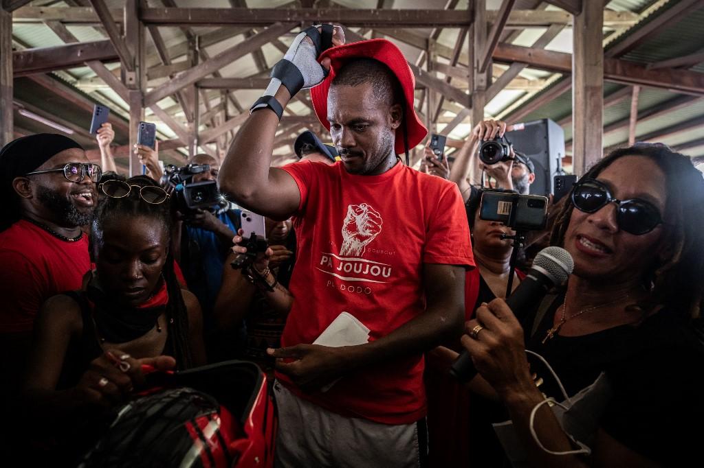 Martinique: le leader du mouvement anti-vie chère écroué