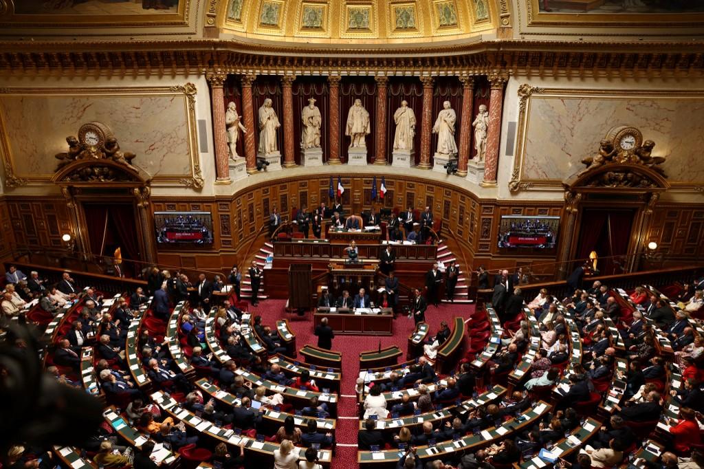 Les députés adoptent une résolution de soutien à l’Ukraine appelant à saisir les avoirs russes