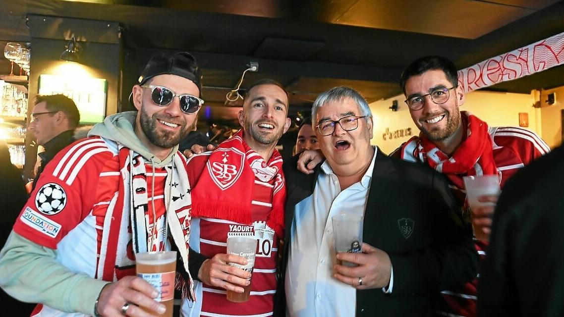 PSG-Brest : 100 pintes de bière, chants à la gare... Le co-président brestois Gérard Le Saint met l’ambiance avant le match au Parc