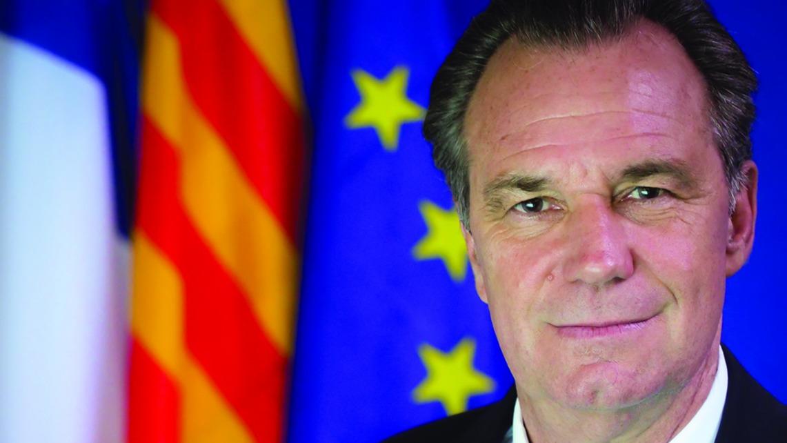 Drapeaux francesi contro drapeaux palestiniens: un gesto simbolico di unità nazionale in Francia