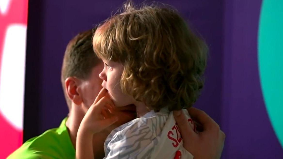 DIRECT - Coupe du monde : les touchantes images de Szczesny et son fils, le Brésil dans l'attente pour Neymar