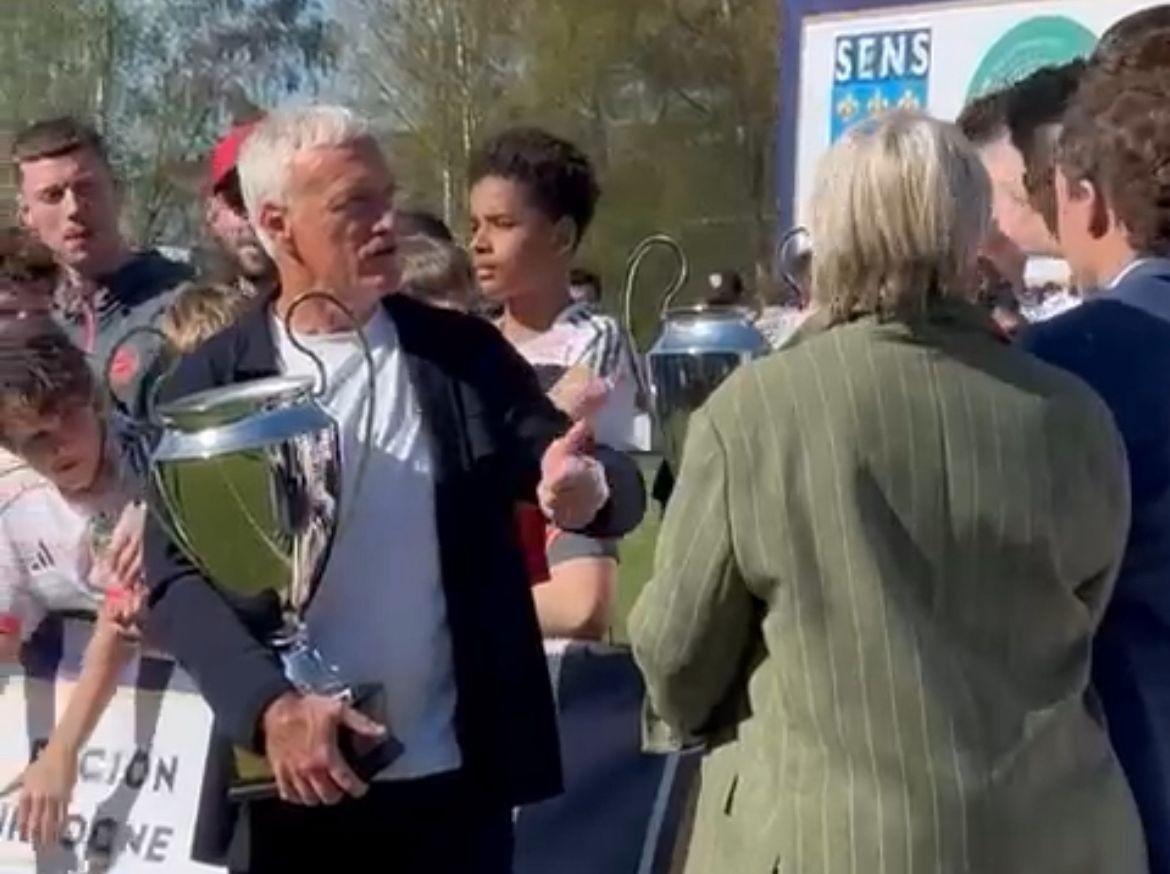 Master class, selfies à foison, chambrage de Guy Roux … Le Figaro a assisté à la « Deschamps mania » au tournoi de Sens