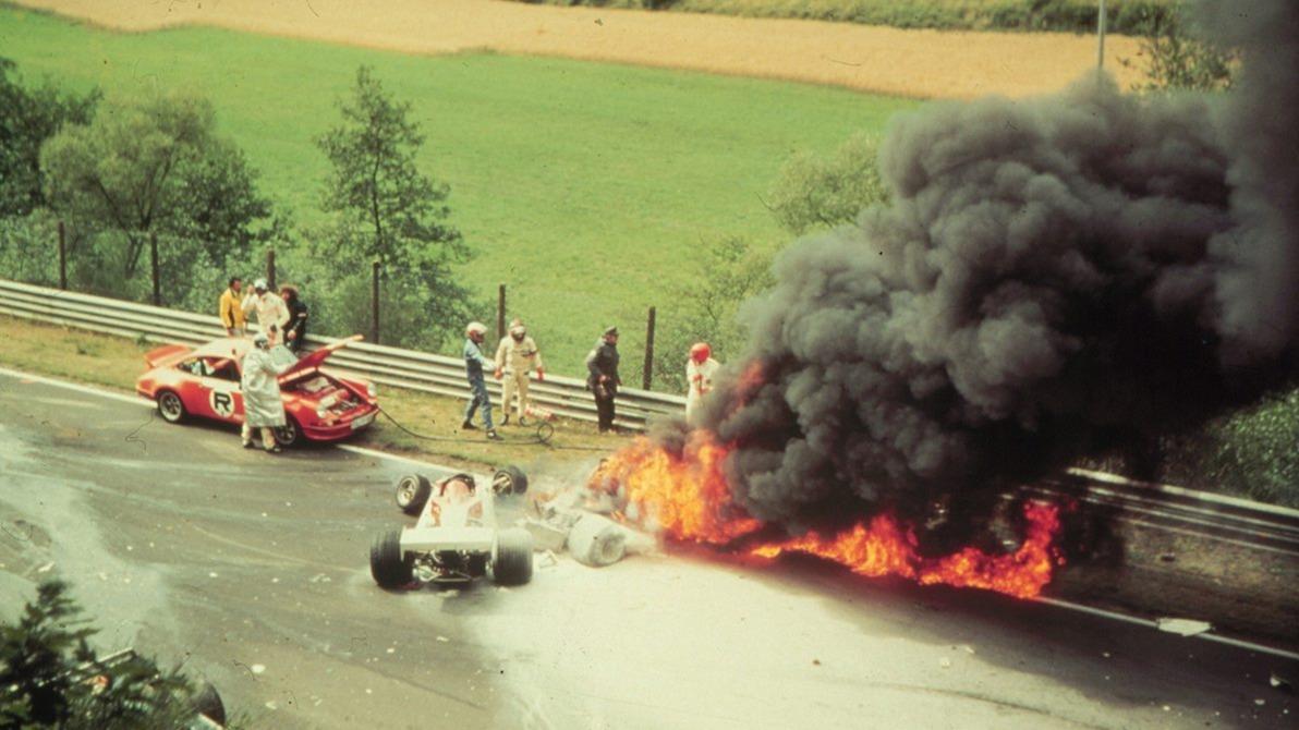 De Fangio à Romain Grosjean, pleins phares sur Les Miraculés des crashs