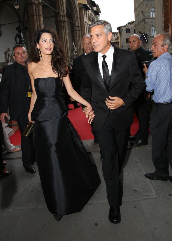 George Clooney et Amal Alamuddin, quelques semaines avant leur mariage, assistent au gala caritatif Celebrity Fight Night à Florence, le 7 septembre 2014. Rachel Murray