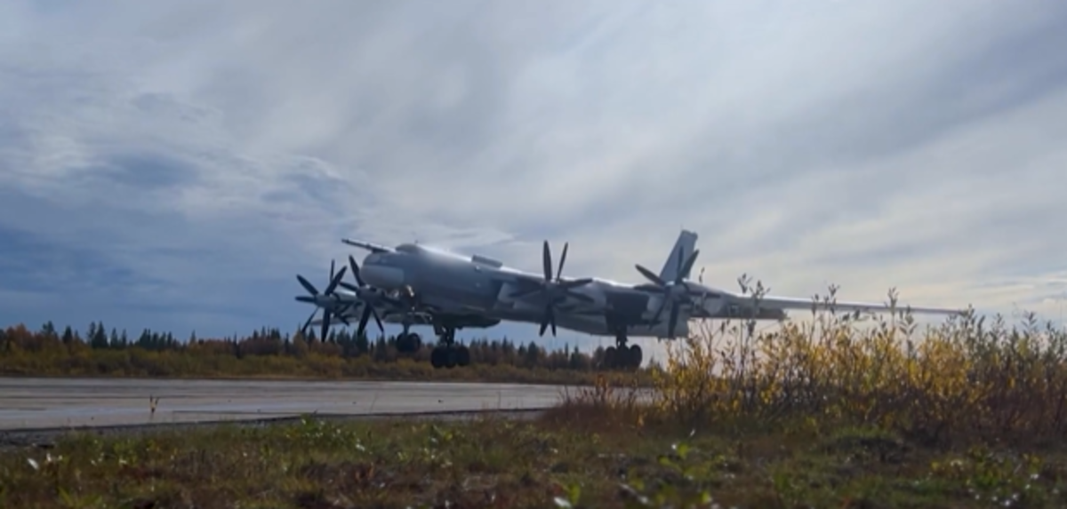 Deux bombardiers russes armés de missiles repérés et suivis par deux F-35 au large de la Norvège