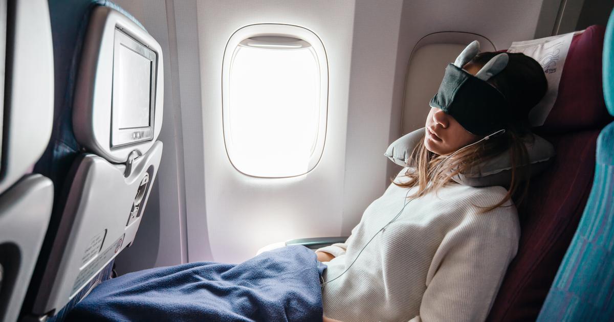 Préparer un long voyage en avion : nos 10 astuces confort