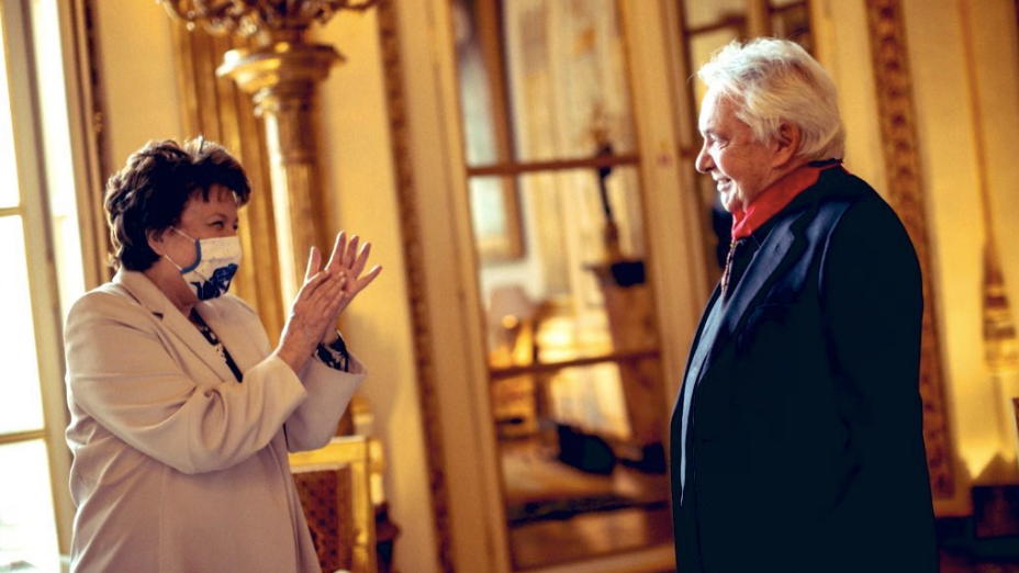 Michel Sardou promu Commandeur de la Légion d'honneur et cas contact de Roselyne Bachelot Michel Sardou promu Commandeur de la Légion d'honneur et cas contact de Roselyne Bachelot