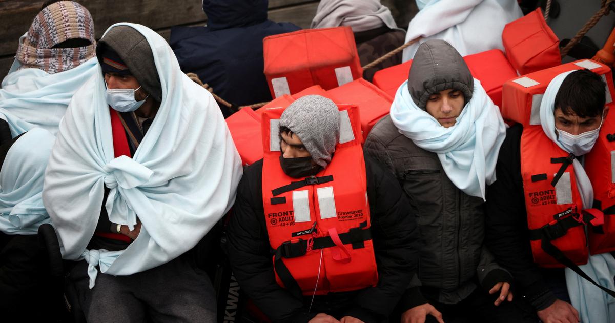Manche : sauvetage de 138 migrants qui tentaient de rejoindre l'Angleterre