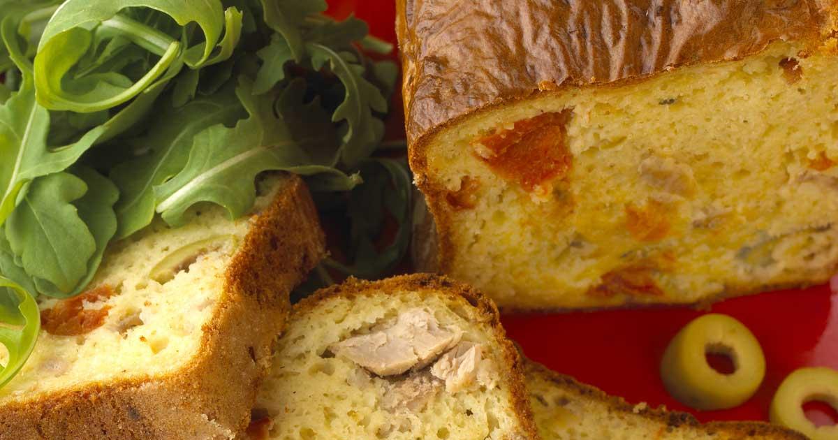 cake-laitier-au-thon-olives-et-tomates-confites
