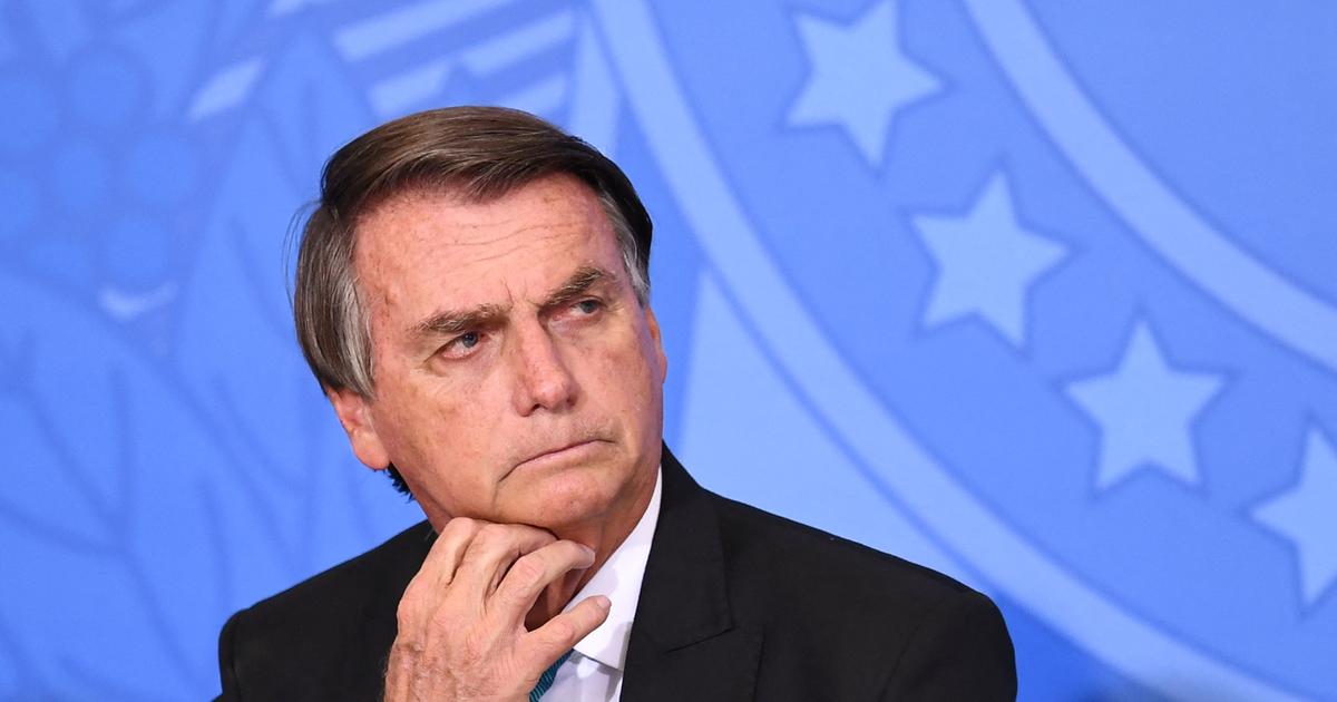 Bolsonaro condecorado com “mérito indígena”, reações indignadas