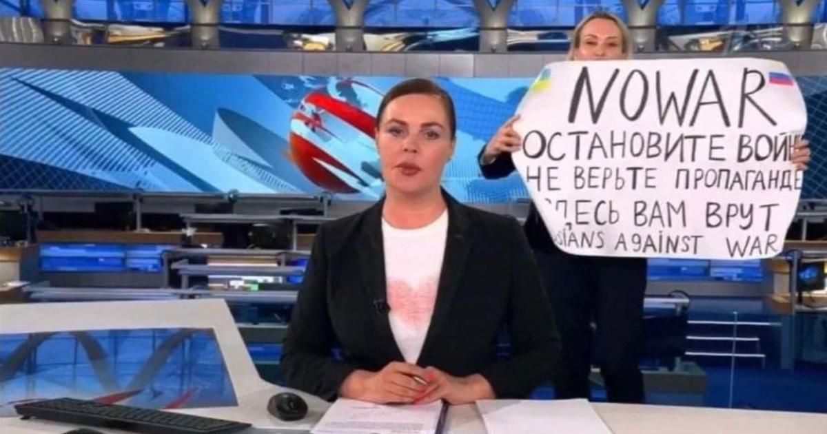 The Russian journalist carrying the anti-war sign becomes a reporter for the German newspaper Die Welt