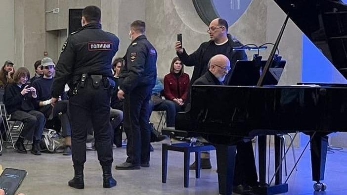 In Moscow, Alexei Lyoubimov plays a Ukrainian work, his recital interrupted by the police