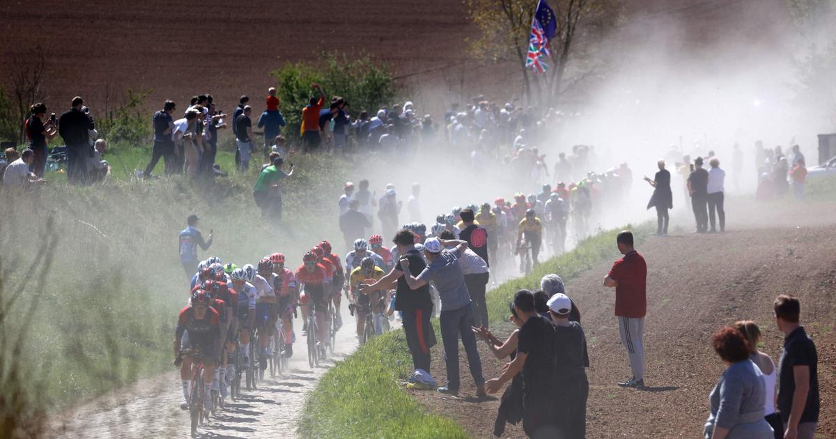 Paris-Roubaix: the peloton cut in two, falls in shambles