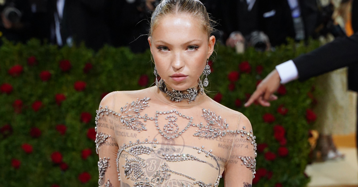 At the MET Gala, Lila Grace Moss displays her insulin pump under her ...