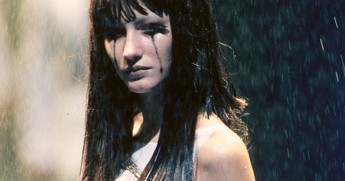 Défiler seins nus à 18 ans pour Alexander McQueen : Gisele Bündchen revient sur «le moment le plus traumatisant de sa vie»