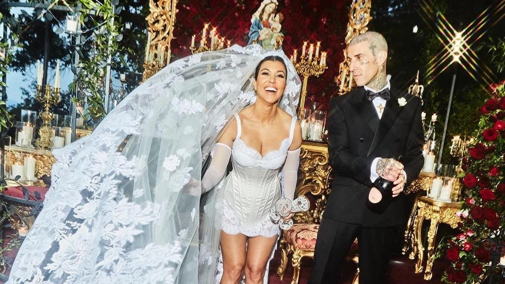 Ce voile géant porté par Kourtney Kardashian pour son mariage