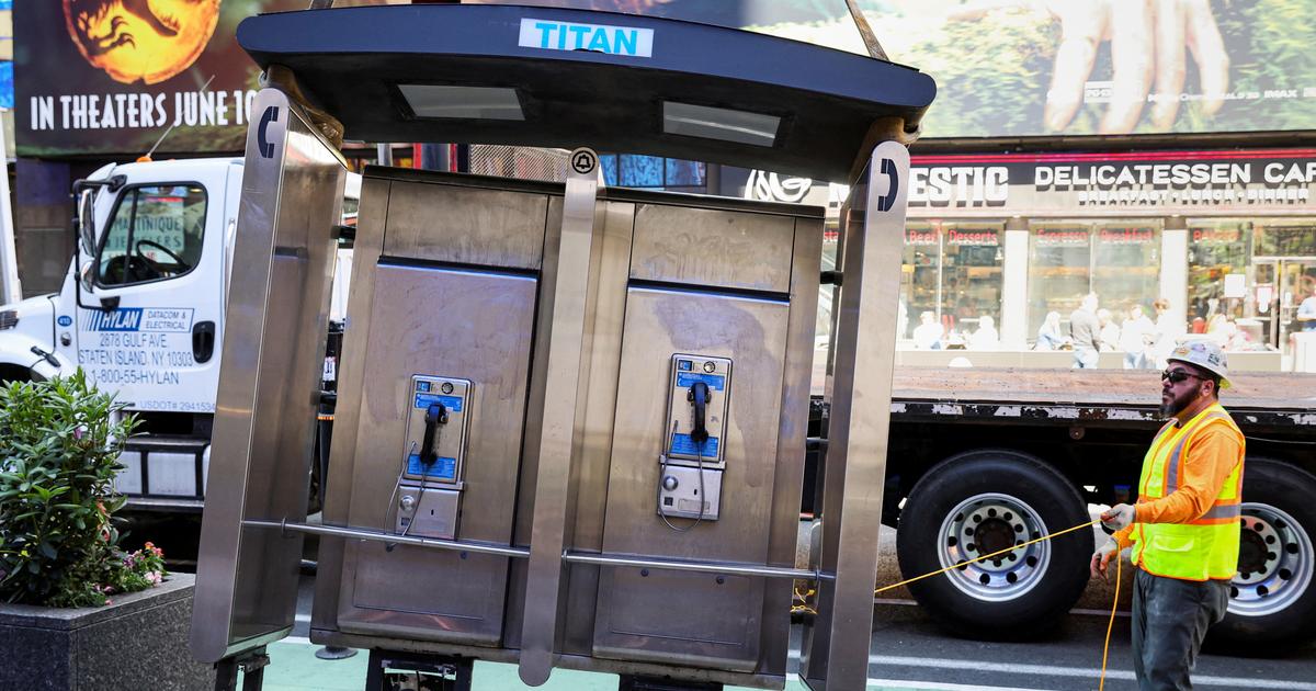 At the end of an era, New York disconnected its last telephone kiosk