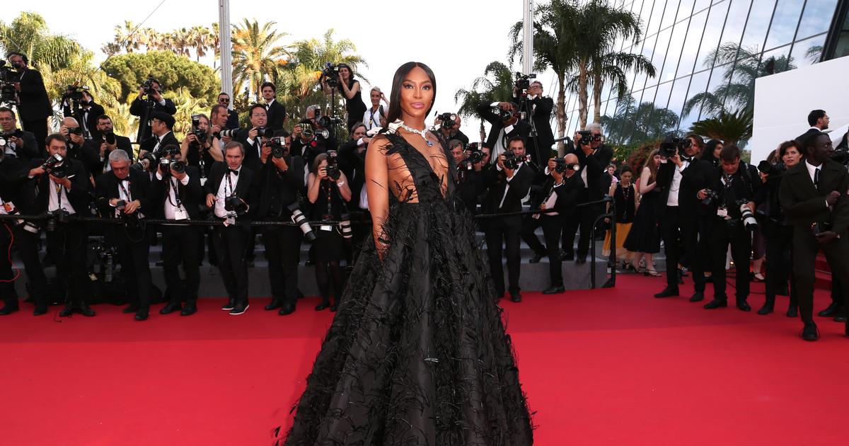 Naomi Campbell, splendeur et décolleté sur les marches de Cannes