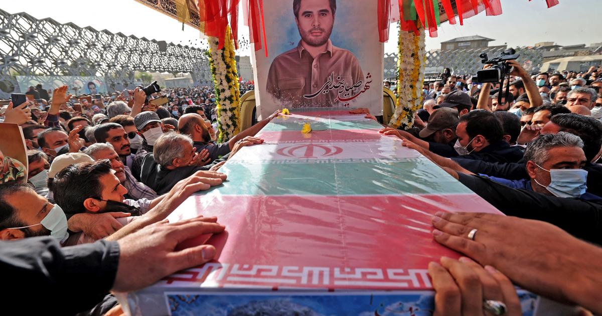 Des milliers d'Iraniens aux funérailles d'un colonel tué à Téhéran
