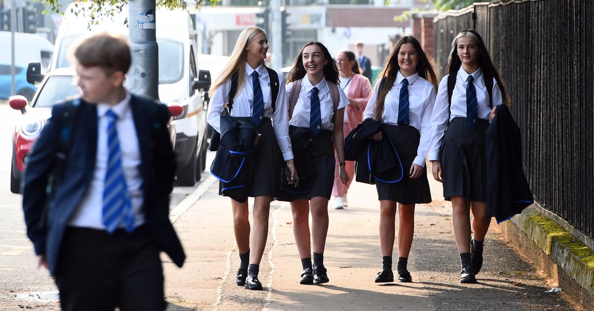 Sex English School - Young English women launch a petition to remove schoolgirl outfits from sex  shops - The Limited Times