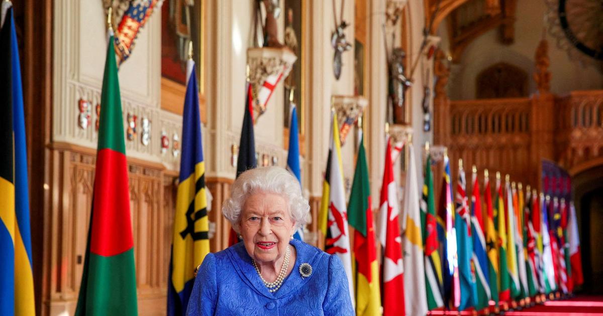 Frankrijk schenkt een paard van de Republikeinse Garde aan Elizabeth II ter gelegenheid van haar jubileum