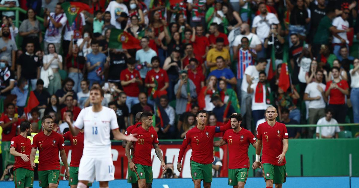 Portugal beat the Czech Republic to retain the top spot