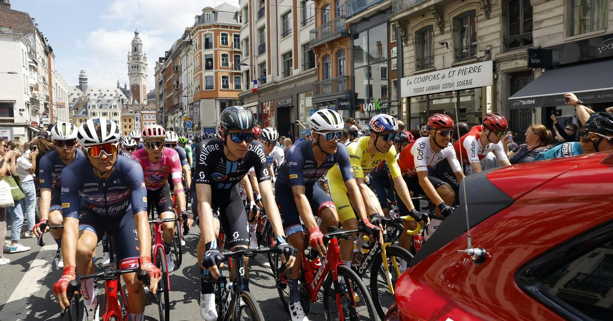 Tour de France : pourquoi il y a un départ fictif avant le vrai départ d'une étape