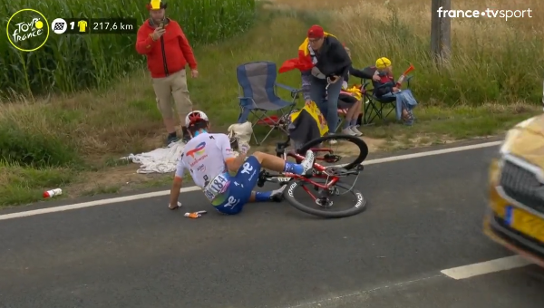 Tour de France: chute d'un coureur français dès le début de la 6e étape