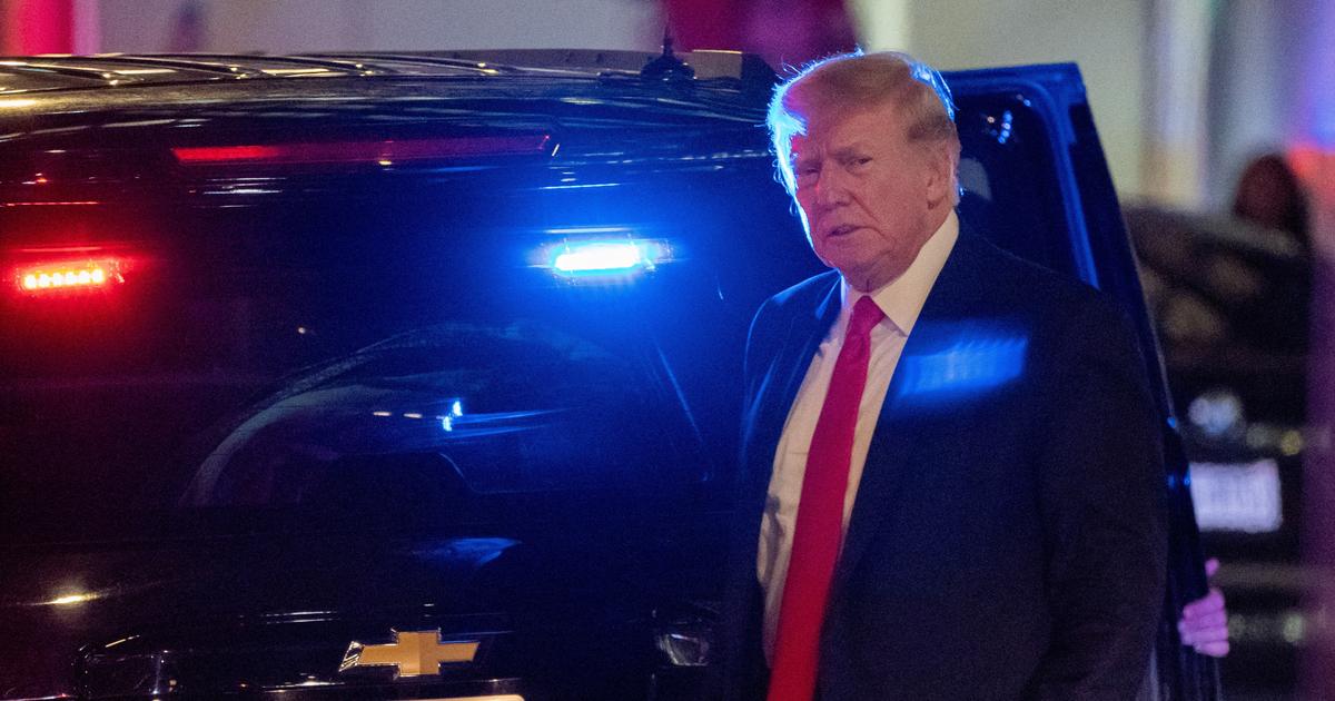 Trump menyarankan FBI mungkin telah ‘menanam’ bukti selama pencarian