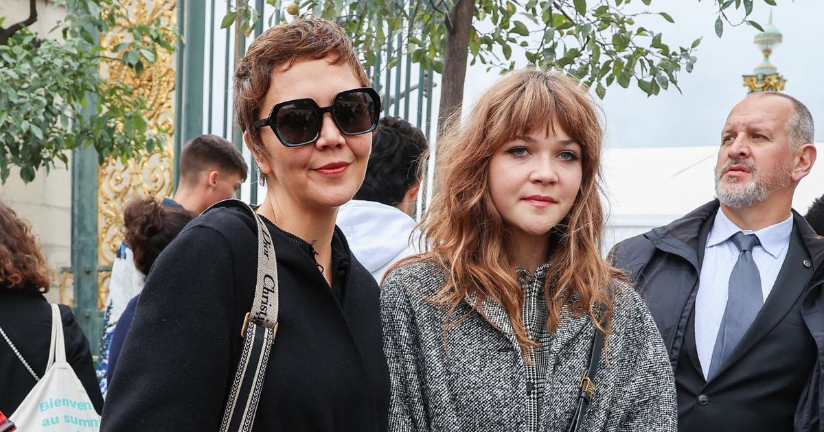 Maggie Gyllenhall And Her Daughter Ramona 15 Lookalike Of Her Father At The Dior Show The