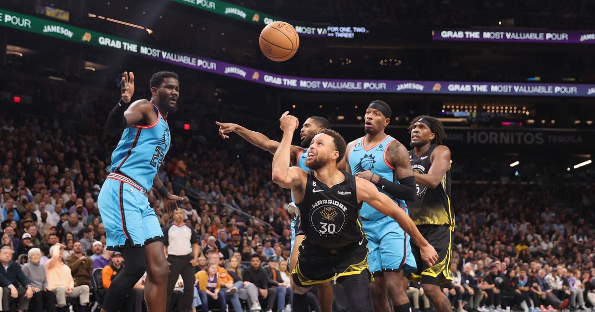 NBA.  Suns upset Stephen Curry, Celtics tear apart Hawks