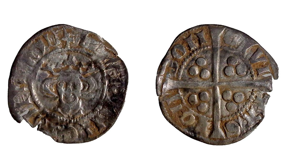 Un trésor de 8400 monnaies de la fin du Moyen-Âge découvert par un détectoriste écossais