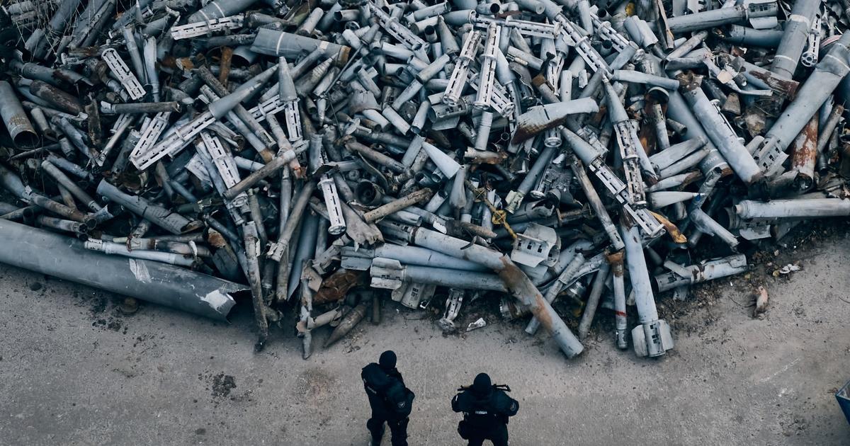 Guerre en Ukraine : l'histoire de la photo saisissante d'un cimetière de missiles à Kharkiv