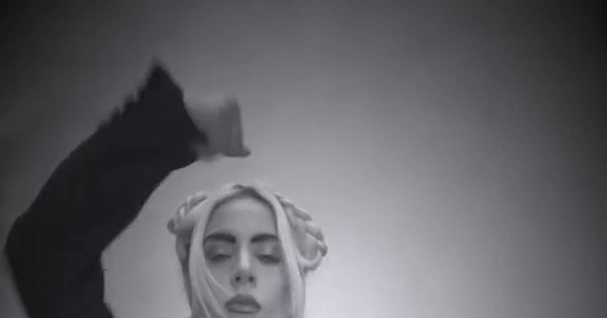 En vidéo, Lady Gaga recrée la danse devenue virale de Mercredi, de la famille Addams