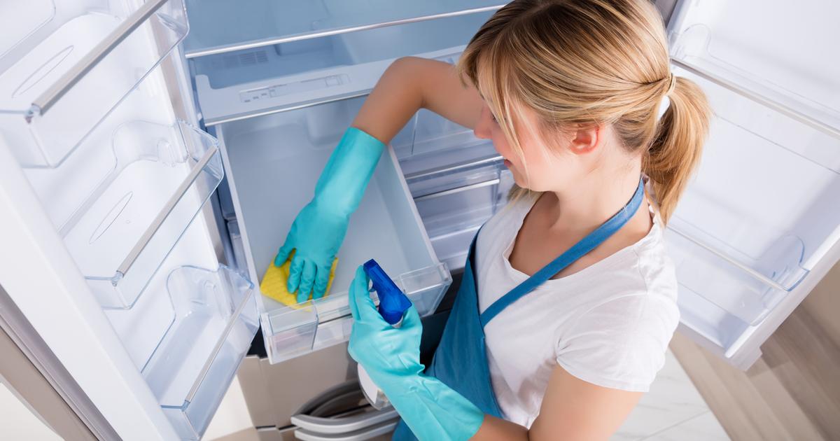 Hygiène : cette erreur inquiétante que l'on fait tous en nettoyant son frigo  - Voici