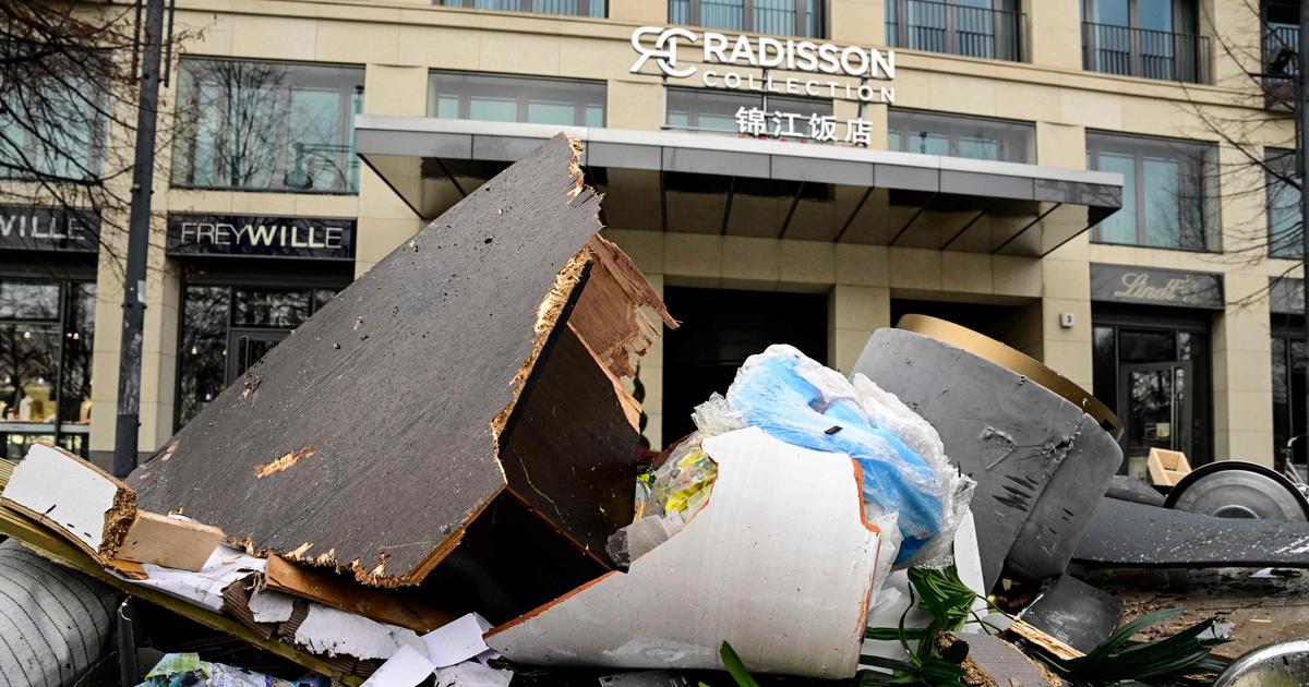 More than 1,500 exotic fish died when a huge aquarium in Berlin