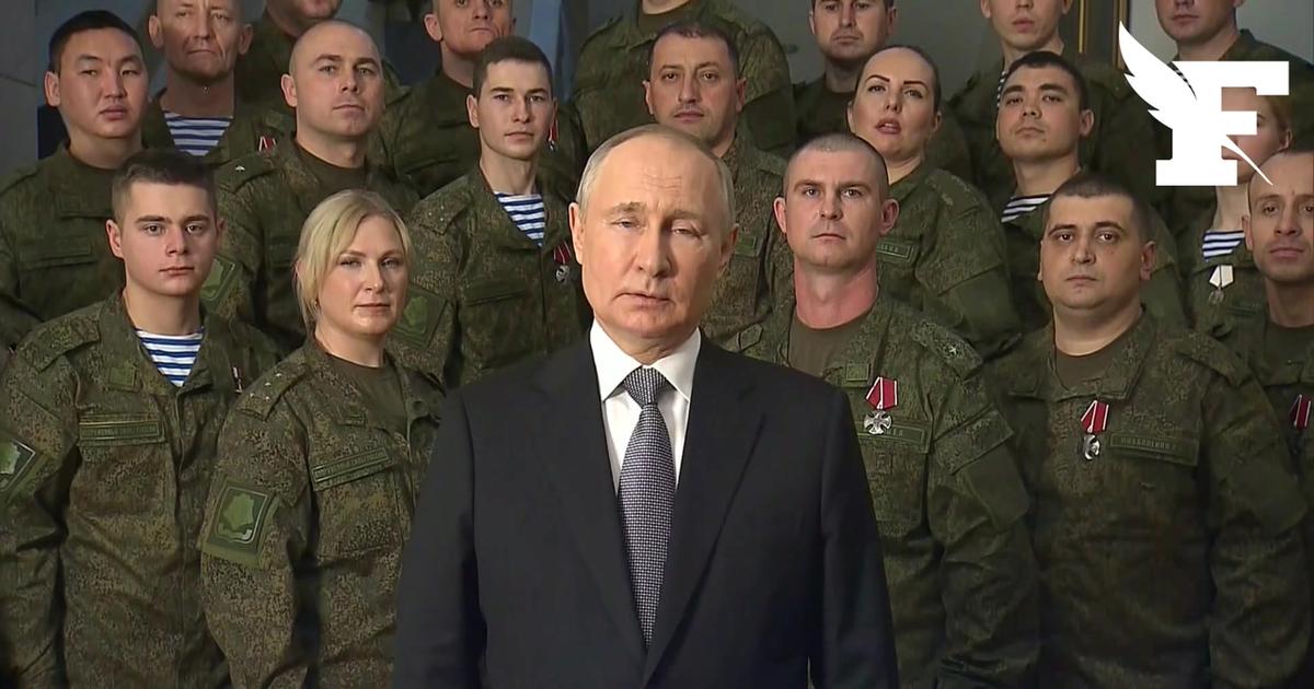 Vladimir Putin è stato accusato di aver usato comparse nei suoi auguri di Capodanno